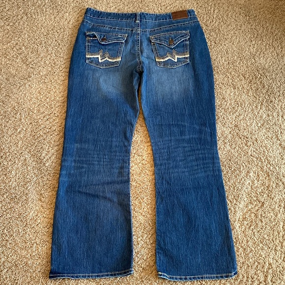 Maurice’s 11/12 SHRT Jeans - Picture 2 of 3